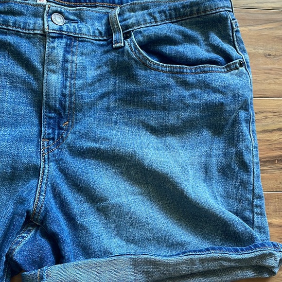 Levi’s Denim Shorts - Picture 5 of 9